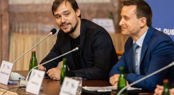 Ekonom Dominik Stroukal a Michal Zuna, poslanec Poslanecké sněmovny PČR