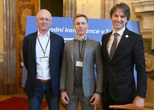 Alex Pilař, Štěpán Drábek, YT kanál Ekonomie jednoduše a Edvard Kožušník