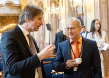 Povinností ČNB je zajištění stability finančního trhu, ale situace je dnes taková, že celý krpto sektor je z finančního trhu vyloučen - Pavel Niedoba, CEO Simplecoin, vpravo